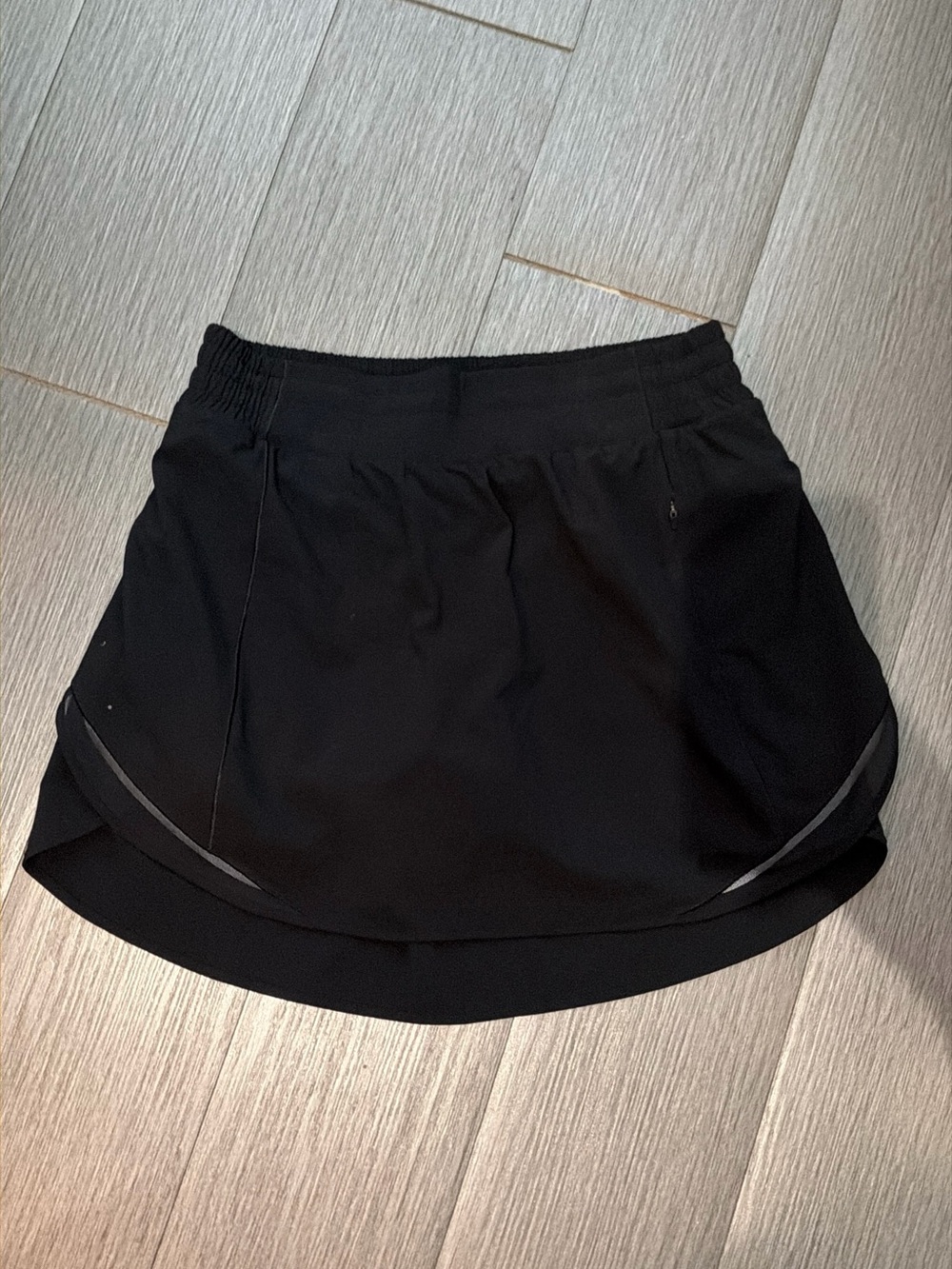 Lululemon Hotty Hot High-Rise Skirt
Black Size 8
